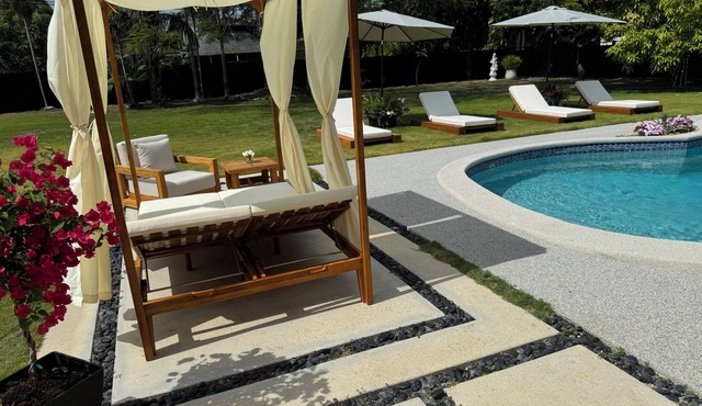Charming 3-bedroom house with HEATED pool, Near Stadium ⚽ Major international sporting event