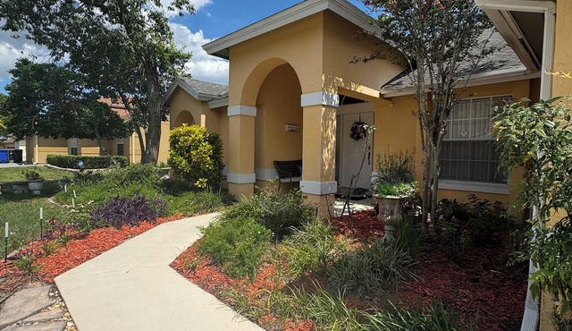 Charming 3-bedroom house with High Speed Wifi Centrally Located