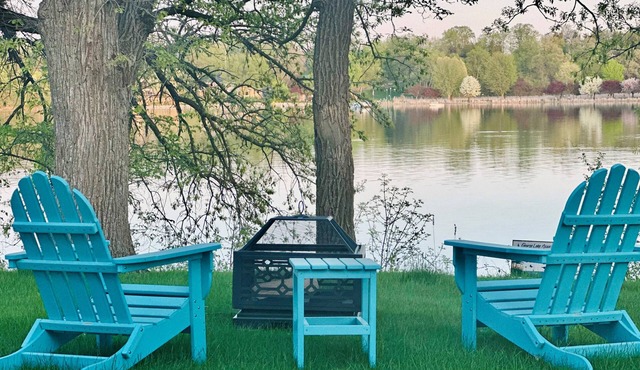 Charming 3-bedroom Legacy Lakehouse near Spicer with beautiful view of the lake!
