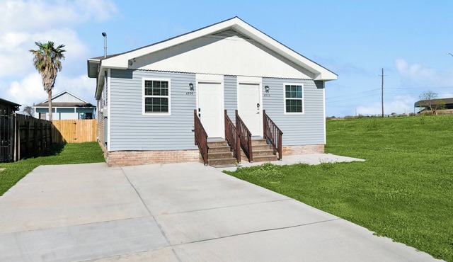 Charming 3-bedroom house in vibrant New Orleans with WiFi, AC & Large Back Yard