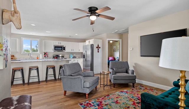 Charming 3-bedroom 2 full bath country house in tranquil Springfield in Springfield