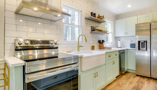 Charming 3-bedroom villa with WiFi and AC in peaceful Apex