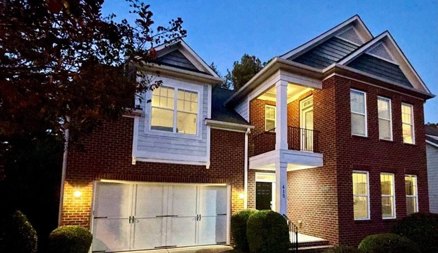 Charming and spacious 6BR home near UNC, Duke, RTP