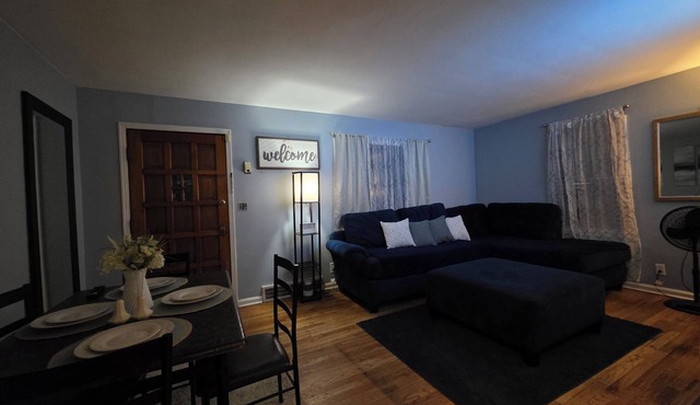 Charming Cape Cod minutes from YSU, Covelli Center and many more! Pet Friendly in Youngstown