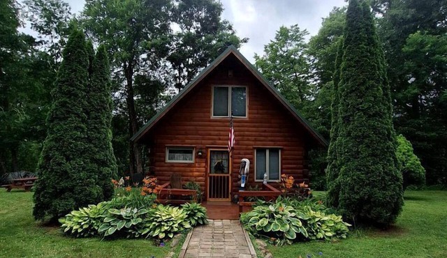 Charming Creekside Log Cabin with Wood Burning Stove Overlooking the Neshannock Creek, Western PA