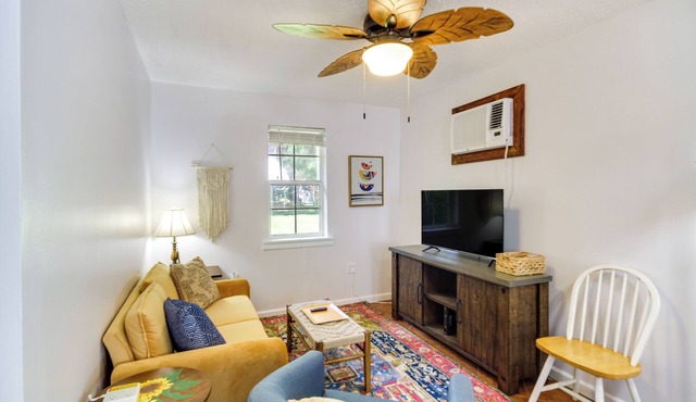 Charming Dtwn Retreat: 1 Mi to Ocean Springs Beach