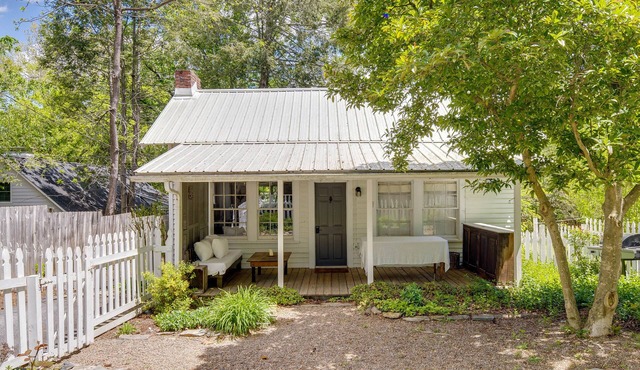 Charming Home < 2 Mi to Downtown Hendersonville!
