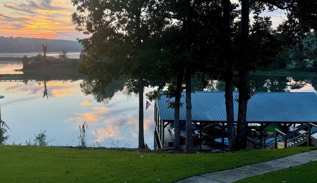 Charming Lake Tuscaloosa Retreat