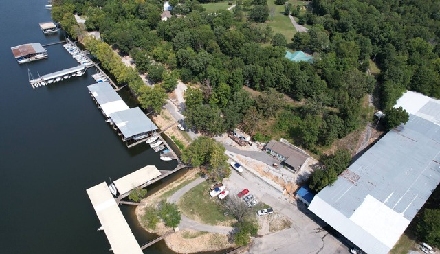 Charming Lakeview 3 Bedroom House with Boat Slip & Ramp. Clear Water Bay Marina