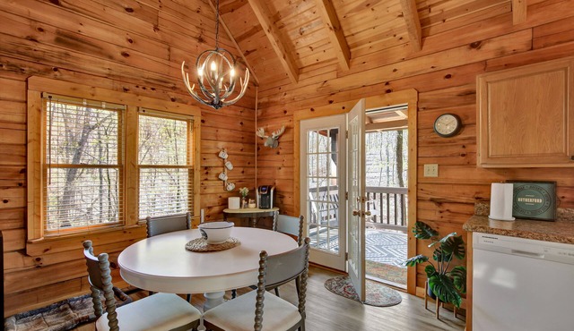 Charming Mountain Ridge View Cozy Cabin near FDR State Park and Callaway Gardens