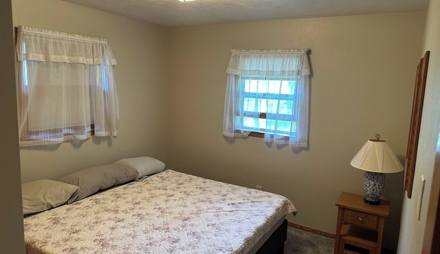 Charming rambler in lovely Stockholm with a beautiful lake view, A/C, and WiFi.