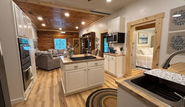 Charming, Remodeled Cottage in the Heart of Cotter, Walk to the White River