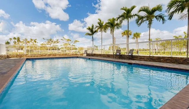 Charming Stay: 2 Queen Beds, Fairfield Inn Next to Everglades