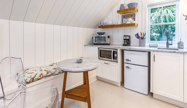 Charming Studio Long-term Rental in Ardsley Park by Lucky Savannah