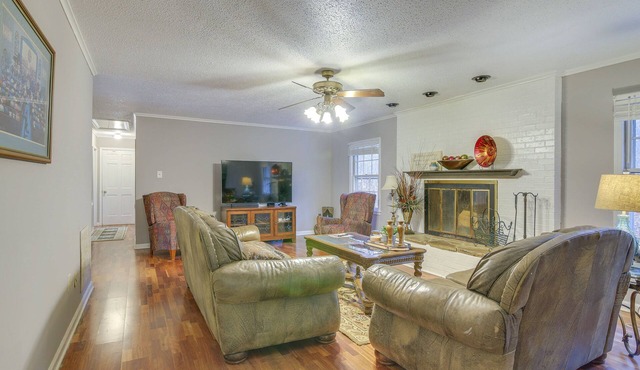Charming Tennessee Retreat w/Fireplace & Grill!