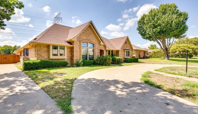 Charming Texas Escape, Near Cedar Hill State Park!