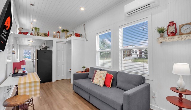 Charming Tiny Home Near Lake & Hill Country Fun in Lampasas