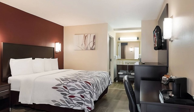 Charming Tupelo Retreat | Free Parking | 3.5 Miles to Elvis Presley Birthplace