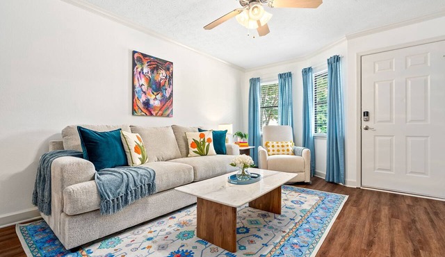 Cheerful Auburn Getaway!