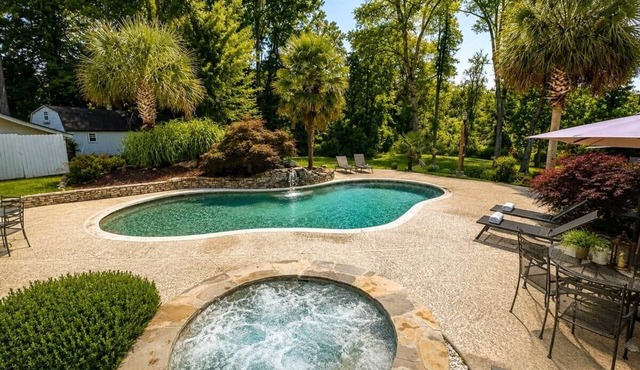 Chef's Château Suite C | Cal King Bed, Pool + Hot Tub