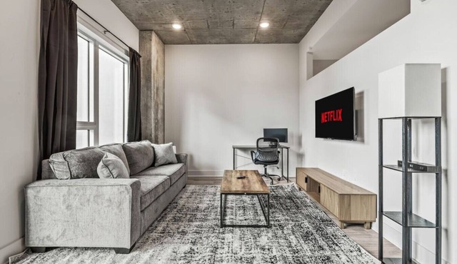 Chic Channelside Getaway in DT | Close to DT!