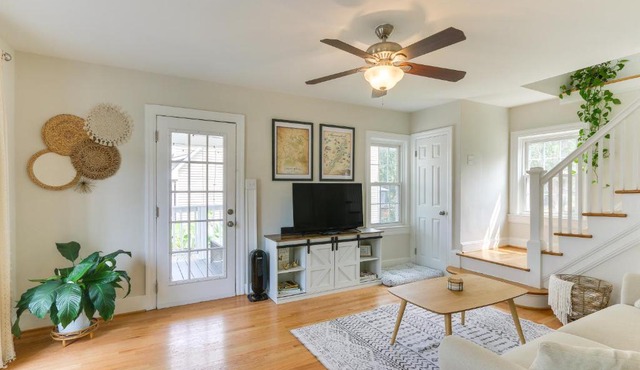 Chic Front Royal Retreat Near Shenandoah River!