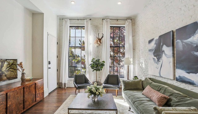 Chic Renovated Condo Suite, Near French Quarter