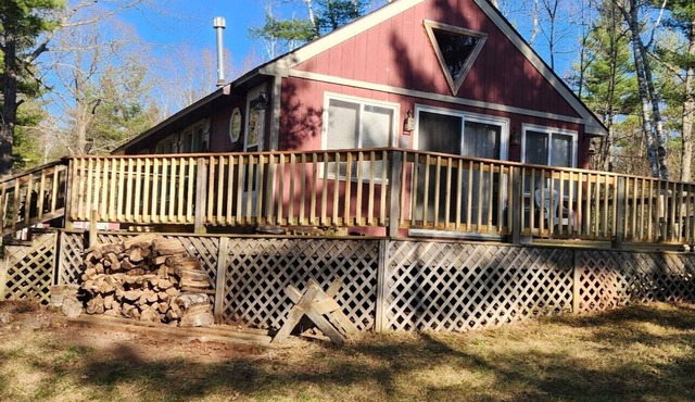 Classic Rustic Lakeside Cabin Retreat. Sleeps 6. Pets allowed.