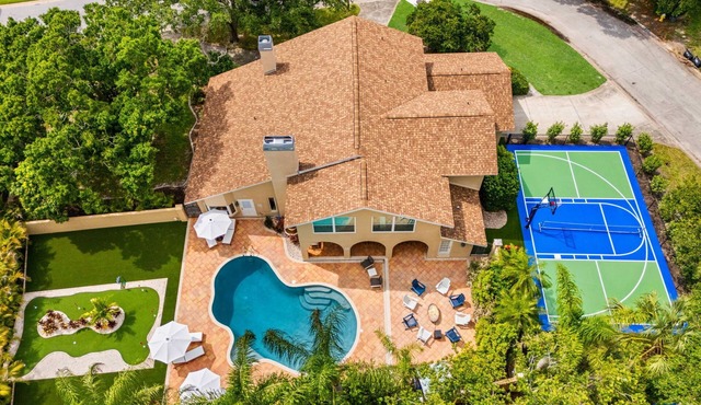 CLEARWATER! Beach 2mi, Heated Pool, Spa, Pickleball, MiniGolf, Game Rm, Fire Pit