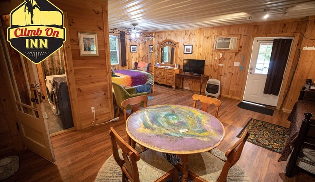 CLIMB ON INN~Whole Property~ 3Cabins ~ Sleep 17~ Red River Gorge~ Family Reunion