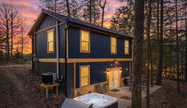 Cloud 9 | Hot Tub Climbing Wall | Heart of Red River Gorge | Sleeps 4