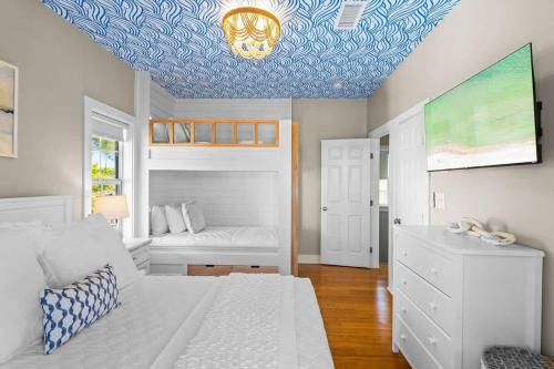 Coast & Key Cottage by Stay On 30A- Pool, Bikes