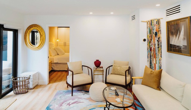 Coastal Chic 1BR Retreat – Walk to Jupiter Beach!