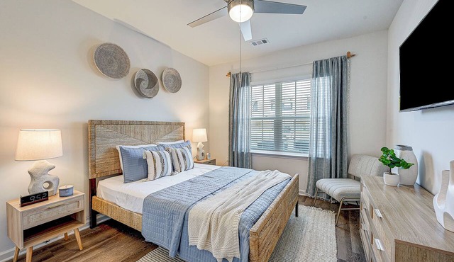 Coastal Luxe Apt Near Fernandina Bch/Amelia Island/JAX Airport & I-95 to DWTN.