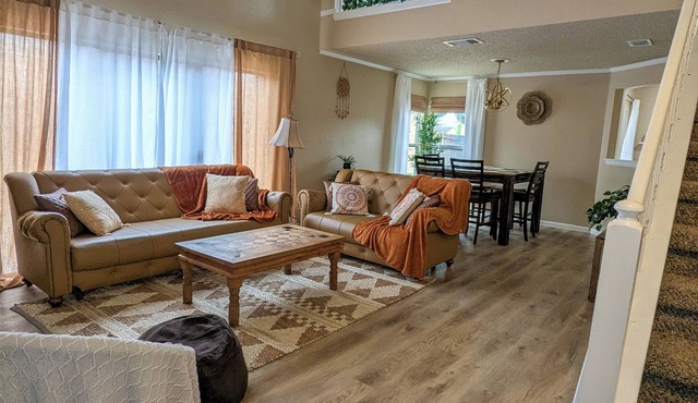 Comfortable 3 Bed 2 bath pet friendly home for 30 day stays