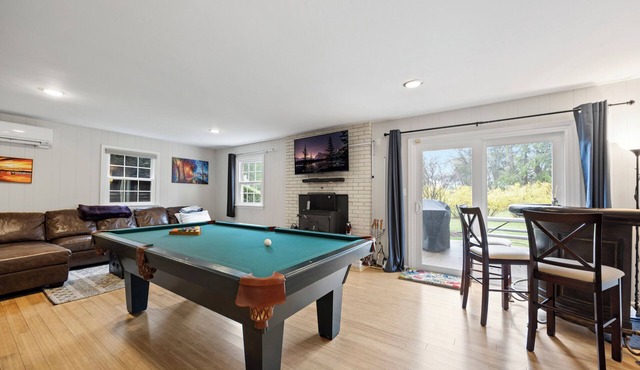 Comfortable & Spacious 5BD/3BA - Walk to State College HS and 5 min Uber to PSU