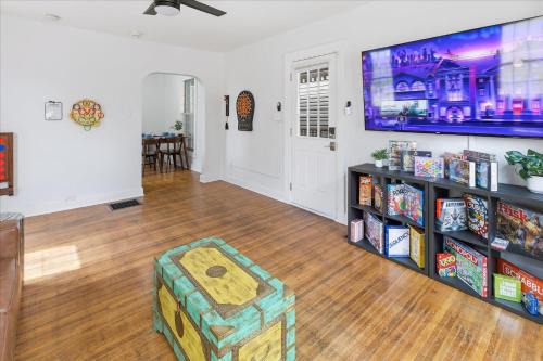 Comfy 1 Bed 1 Bath Near Downtown Indy - Sleeps 4