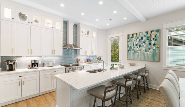 Community Pool! Tram Service to Beach! Close to Rosemary Beach!