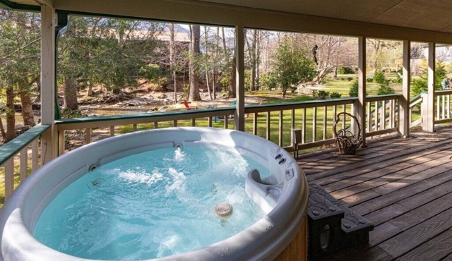 Copper Lady Cottage - Creekside 3 BR, 2BA, Hot Tub, Firepit