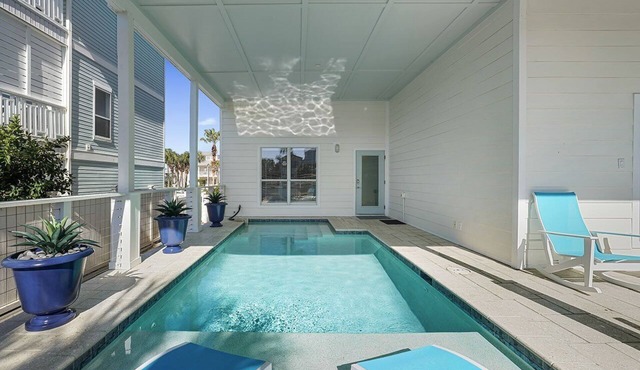 Coral Shores - Huge Beach House with an Ocean View & Private Covered Pool