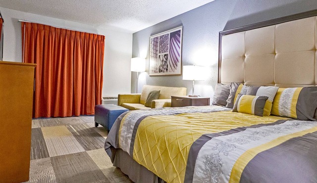 Coratel Inn by Jasper Iowa Fairfield - Comfort 1 King Suites with Sofa Bed NS