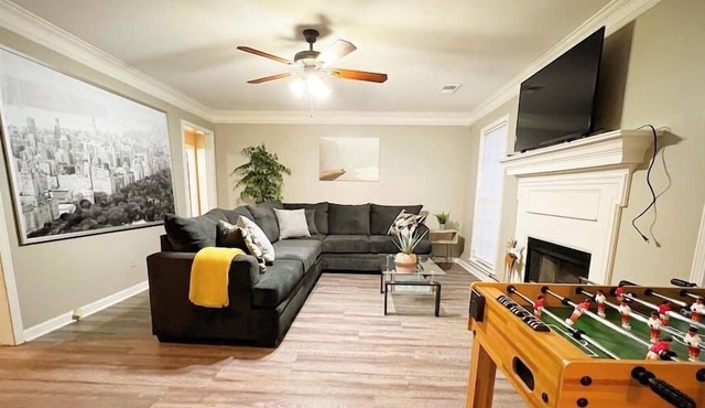 Cordova! Modern 3BR, Hot tub&bbq