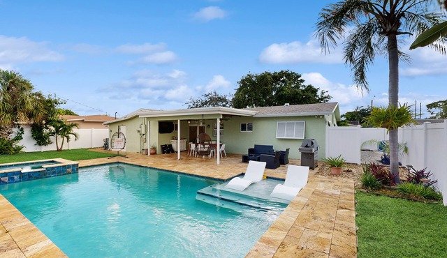 Costal home located near Lauderdale by the Sea with pool & jacuzzi hot tub