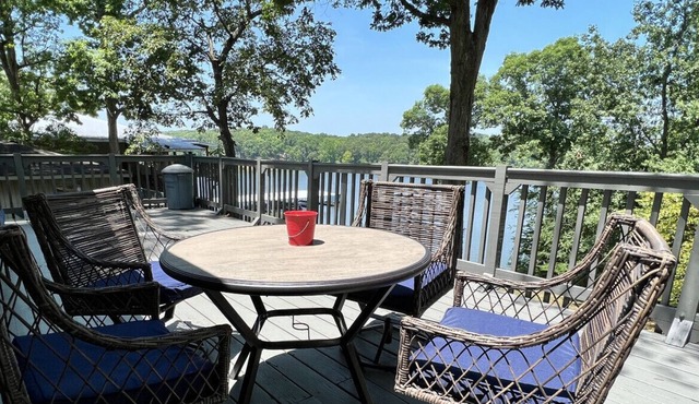 Cottage 6 - Lakefront Cottage on Kentucky Lake - Sleeps 8 - Pet Friendly!