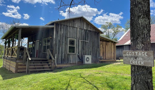 Cottage by the Creek-One hour West of Nashville