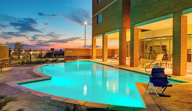 Courtyard by Marriott Dallas Carrollton