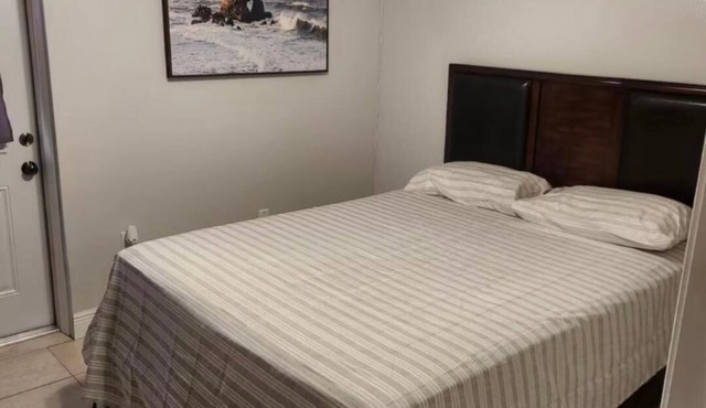 Cozy 1-bedroom studio in adorable Orlando with AC