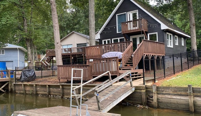 Cozy 2 Bed 2 Bath waterfront cottage on beautiful High Rock Lake- fully updated
