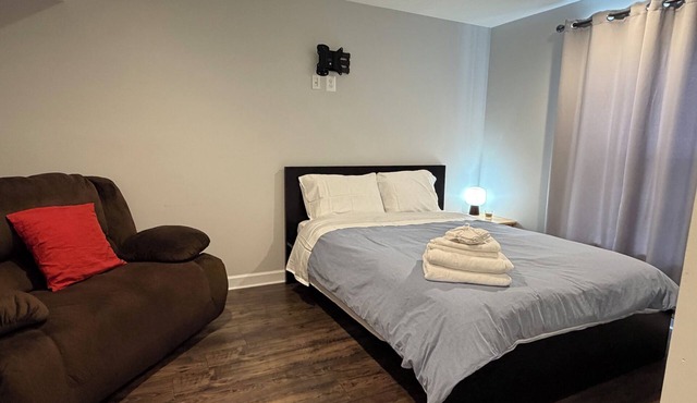 Cozy 2-bedroom basement in charming Gainesville