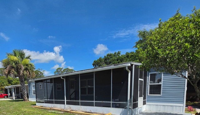 Cozy 2-bedroom mobile home with AC in marvelous Port Orange